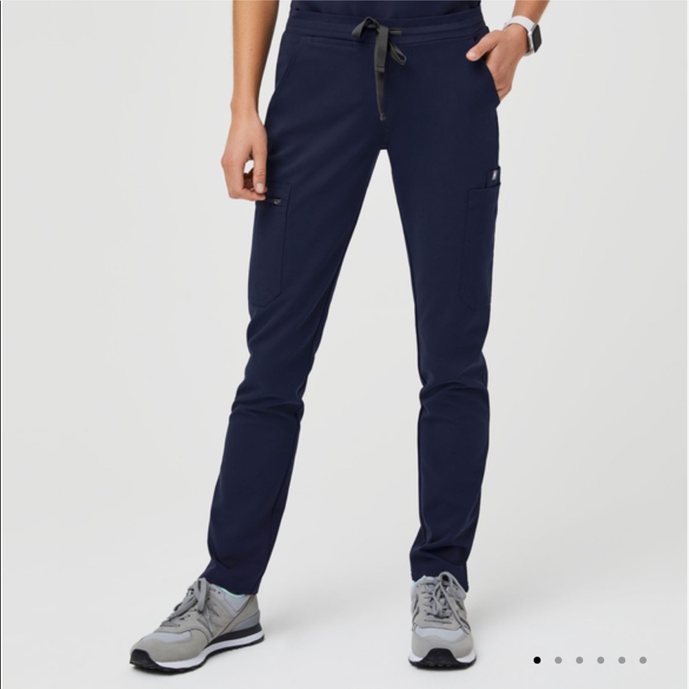 Figs Womens Yola Skinny Scrub Pants in Navy